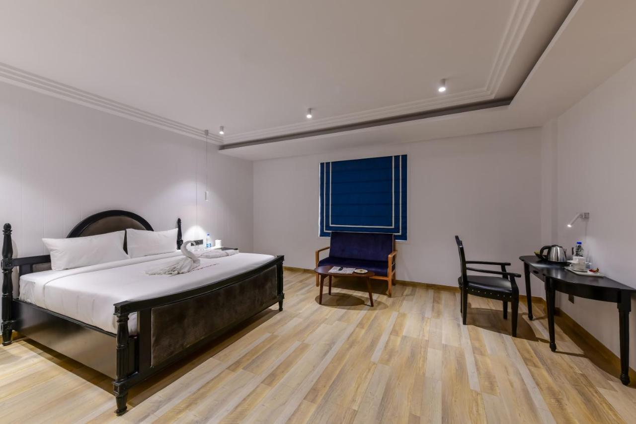 The Downton Hotel Raipur  Exterior photo